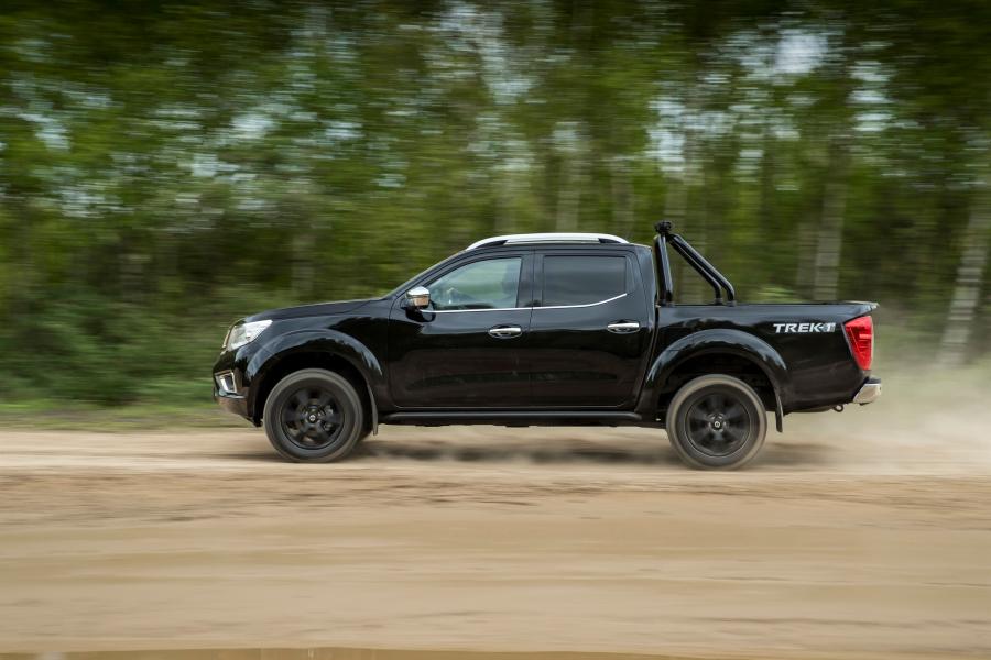  Nissan Navara Trek-1° 2017 года  (UK) (фото 8 из 12)